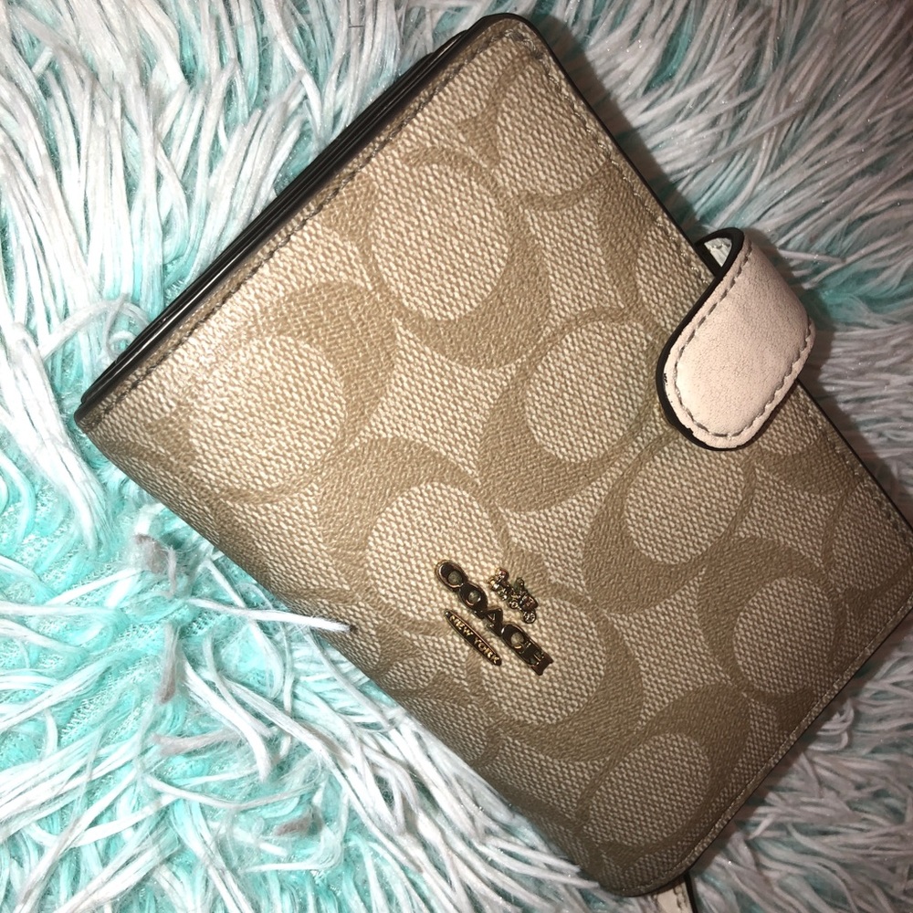 Coach wallet like new for men and women